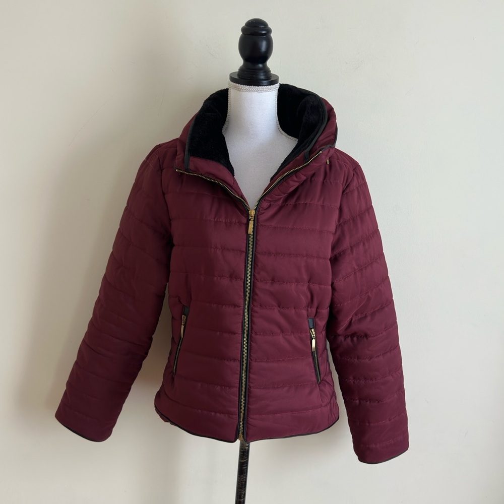 PrettyLittleThing || Mara Burgandy Puffer Jacket Sz L
